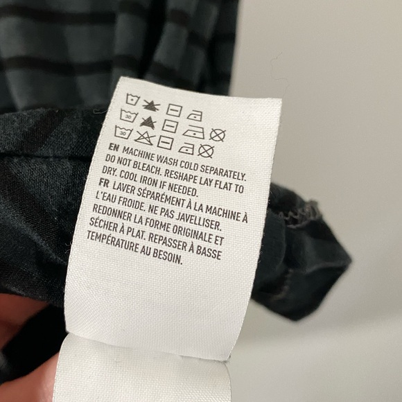 AE Soft & Sexy V-Neck Shirt Short Sleeve Black and Gray Stripes Size Small - Picture 7 of 8